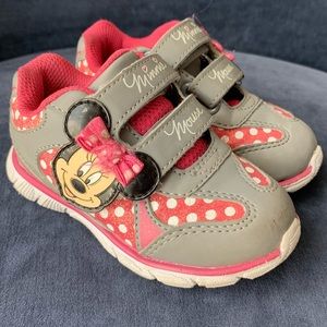 Minnie Mouse size 6T tennis shoes! ❤️